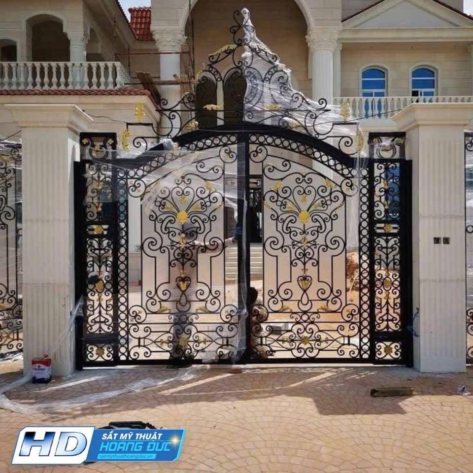25+ Mẫu Cửa Cổng Sắt Mỹ Thuật Sang Trọng Cho Biệt Thự Và Nhà Phố 2026